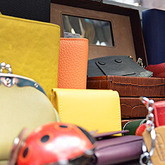 Geldbörsen und kleine Taschen