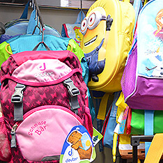 Mehrere Rucksäcke für Kinder